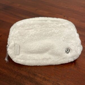 Lululemon Everywhere Belt Bag Plush Fleece Bone Silver NWT